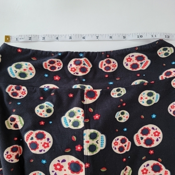 LuLaRoe☆ Sugar Skull Leggings EUC - Picture 3 of 6